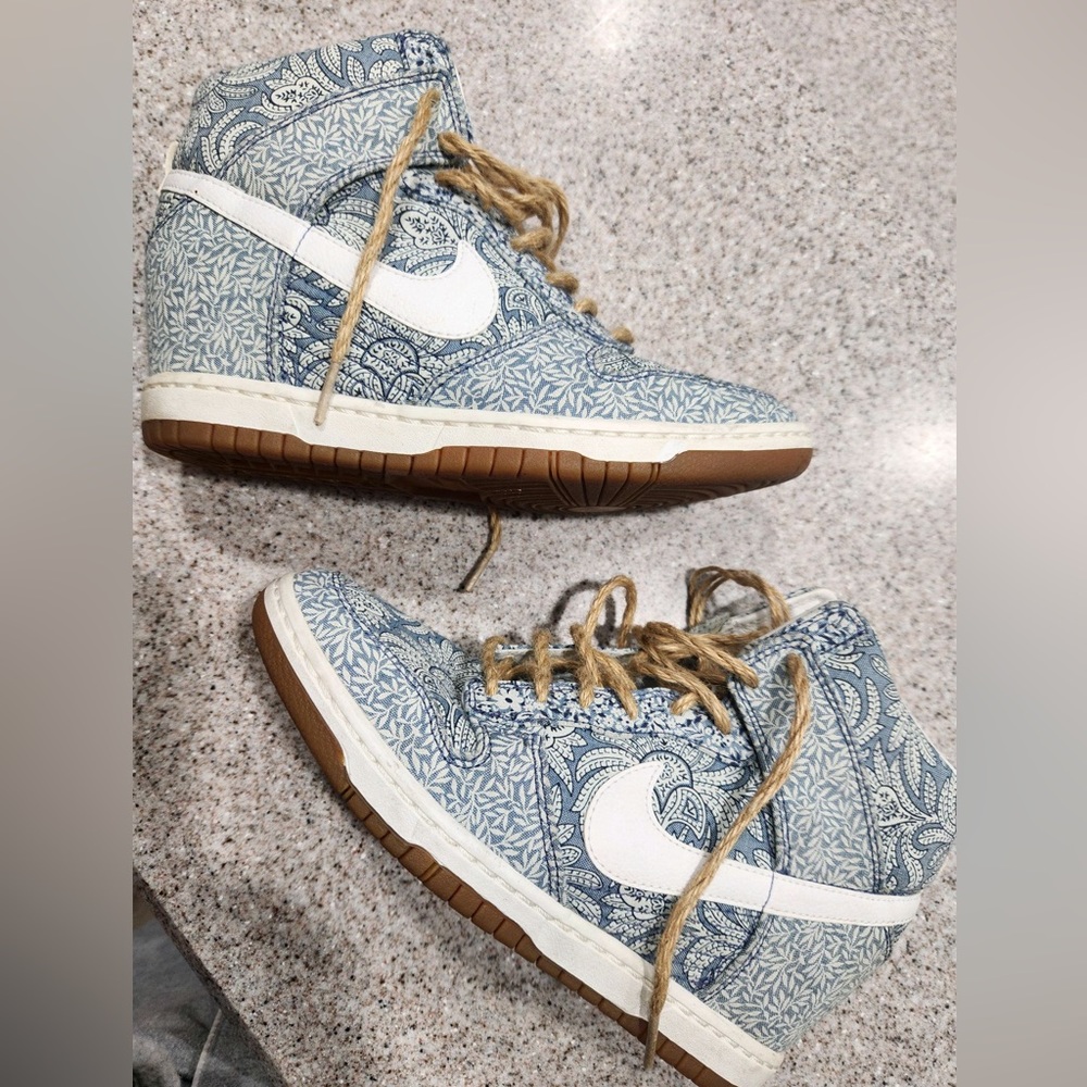 Women’s Nike Dunk Sky Hi Liberty Sneakers - size 8